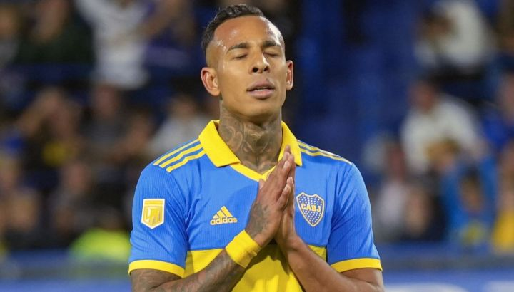 la12tuittera's tweet photo. 🚨AHORA | Informa @monroigdiego que #Boca tiene como objetivo que SEBASTIÁN VILLA se haga la revisión médica el próximo LUNES para ser nuevo jugador del Xeneize. https://t.co/TjHCdtoJjG