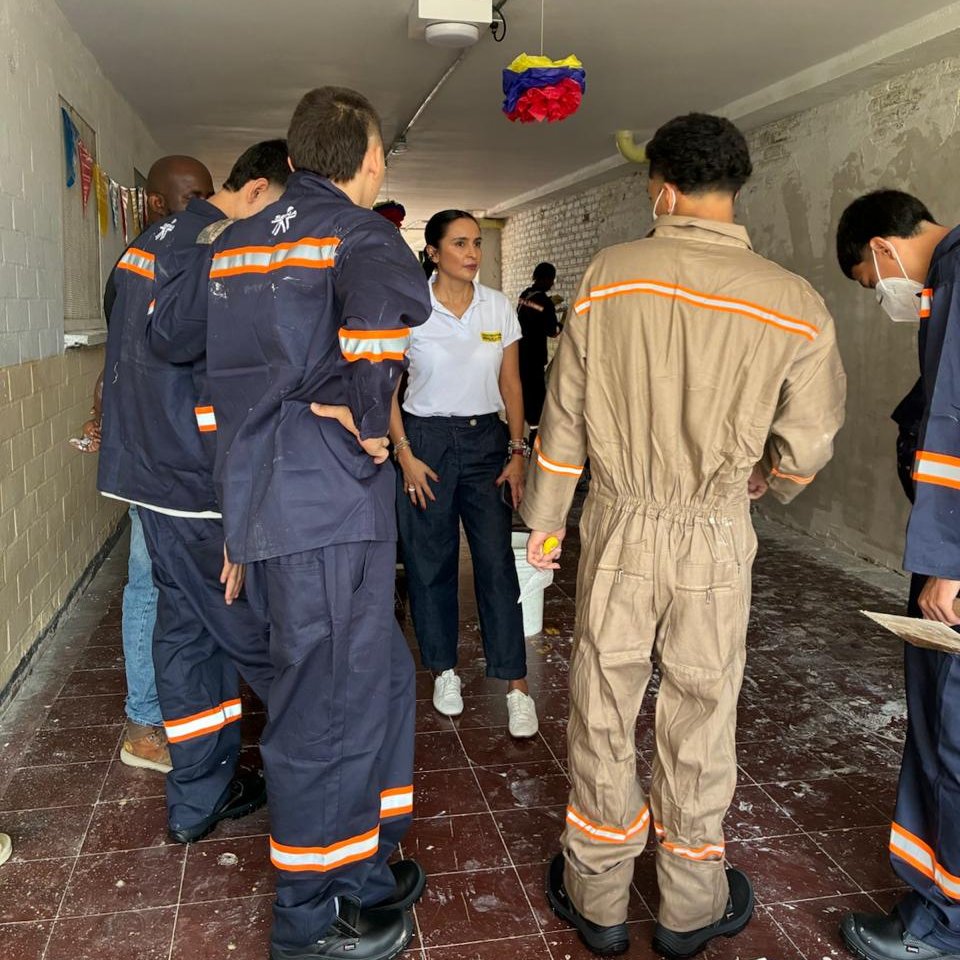 PGN_COL's tweet photo. La @PGN_COL hace seguimiento al proyecto piloto que desarrolla en articulación con @SENAComunica para fortalecer la formación y resocialización de adolescentes y jóvenes con sanción privativa de la libertad en los Centros de Atención Especializada de Cali.

16 jóvenes se graduaron en cualidades físicas aplicadas al entrenamiento deportivo y comenzaron los cursos de construcción y diseño de huertas, fortaleciendo sus proyectos de vida y su proceso de reintegración social.