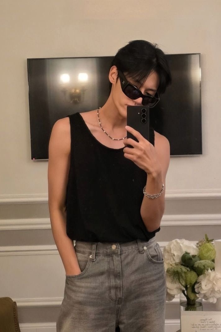 jockfkr's tweet photo. wayyyy too hot for sleeves anymore https://t.co/9HwTO6sFOd