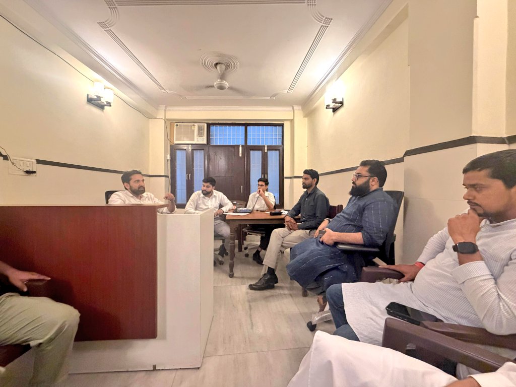 shoaibJamei's tweet photo. On the instruction of Party President @asadowaisi Sahab, and incharge @imtiaz_jaleel sahab, SIR camp training at Delhi has been completed successfully in coordination with Senior Advocate Nizamuddin Pasha sb 
AIMIM volunteers awaam ki khidmat ke liye tayyar. SIR helpdesk has been set up in several places in Delhi.