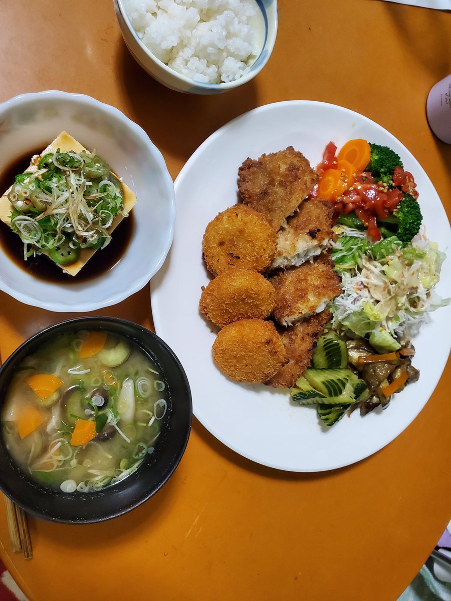 bbhenta's tweet photo. 今日のご飯(´-ω-`)
フライは、惣菜買ってたやつ
※基本1日1食 https://t.co/QYsy6RIjbP