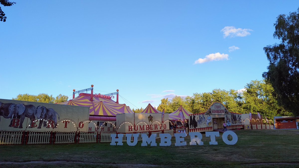 Jablonecak30362's tweet photo. Do Jablonce přijel cirkus Humberto. 😏🤦🎪
#Humberto
#cirkus https://t.co/Ak8Xuh1l8V
