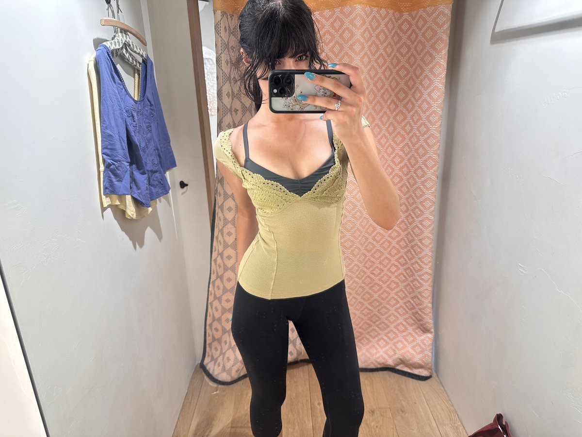 oatposting's tweet photo. so hard for a woman like me (beautiful, perfect, etc) to try on clothes &amp; simultaneously be frugal https://t.co/okOwyfsJxo
