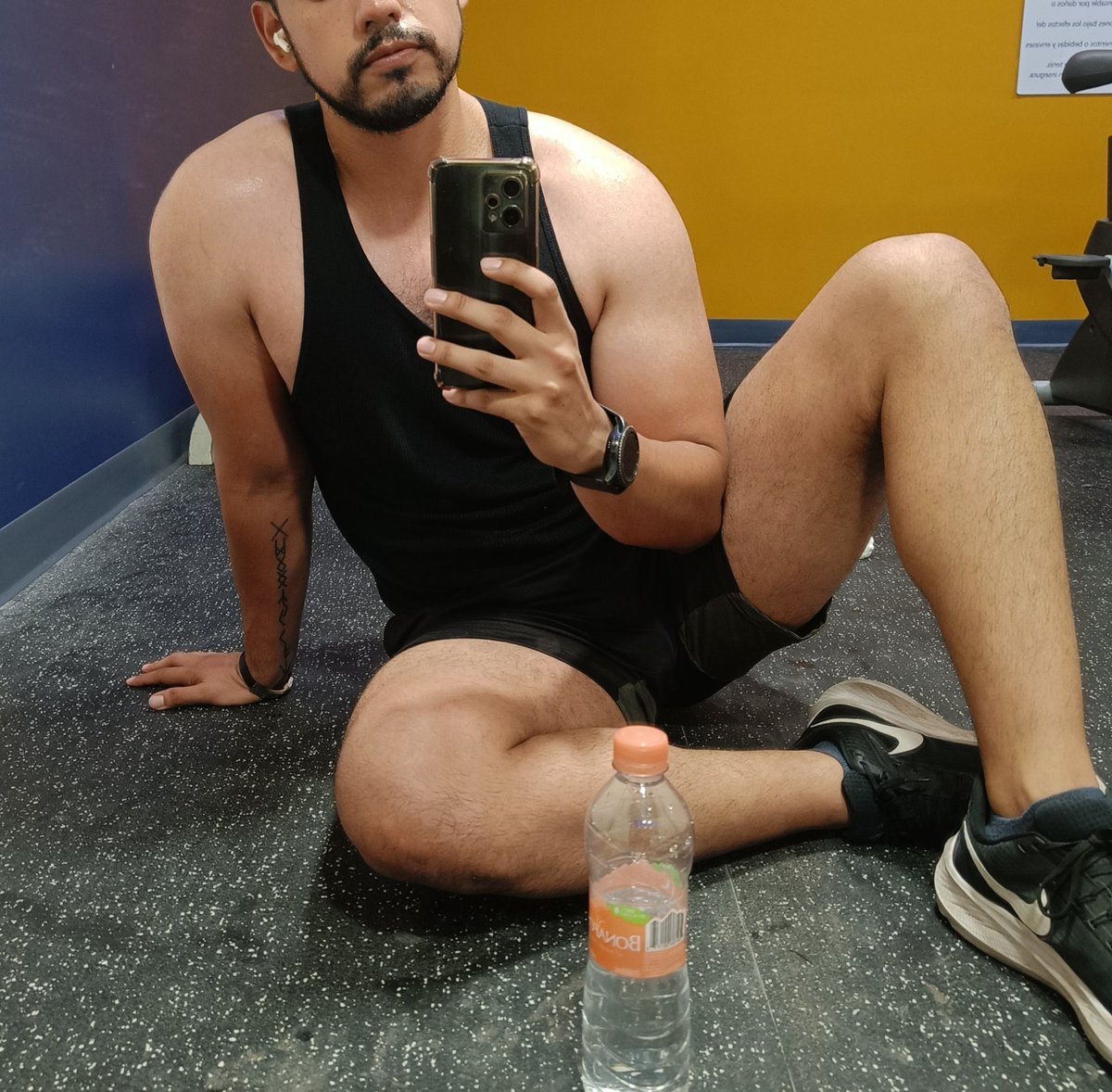Andres_cradle's tweet photo. ¿Seguirá cardio? 😏🤭
.
.
#chudai #gaymer #cardio #workout https://t.co/w6RwGEwRFC