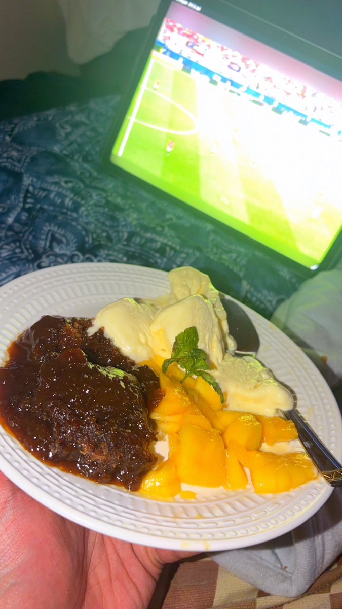 subhanT99's tweet photo. @bevcraig Busy, talk later 👋 
#HaveMyCake&amp;EatitToo 😋 
#4thJuly 🇺🇸 
#Worldcup2026 ⚽️ https://t.co/GfOjys9UUN