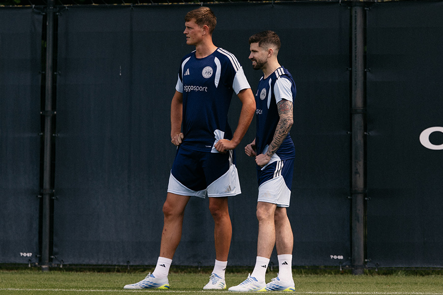 FarioliTasie's tweet photo. Eerste veldminuten Caio Henrique bij #Ajax
Op de Toekomst maakte #Caio #Henrique zijn eerste veldminuten als Ajacied. De Braziliaanse linksback sloot aan bij de groep en trainde voor het eerst mee met zijn nieuwe ploeggenoten. Een frisse aanwinst op het veld.
⚪️🔴⚪️ https://t.co/HSnoX8jXzS
