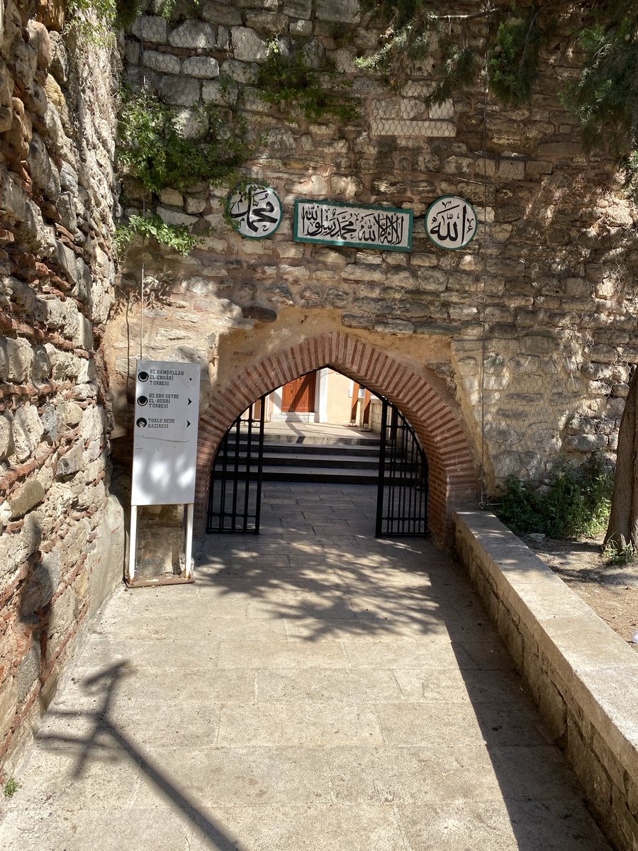 YldrmMrym34's tweet photo. İstanbul bir yanıyla yoran diğer yanıyla onaran bir şehir. 
Kalabalıklar arasında selamet durakları. 🌿 https://t.co/dmxFdx6Yja