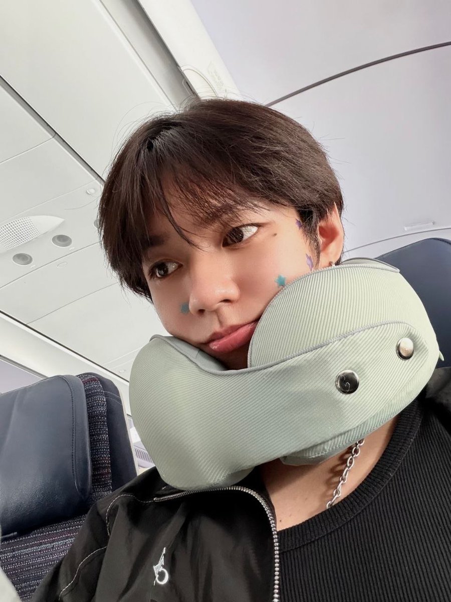 AHOFonWeverse's tweet photo. 260703 | 21:52 KST
💌 from 🦝

🦝: Meow!!!
🦝: Hello Malaysiaaa!!!!
🦝: [PHOTOS]
🦝: I slept really well ㅠㅠ
🦝: No!!!! while i was sleeping 🦊 hyung keeps bothering me 🙄
🦝: i thought it was the wind but it was 🦊 hyung who keeps on pulling my blanket 🙄
🦝: i saw he took a photo of me huh ...
🦝: what if i upload all of his sleeping photos? 😏