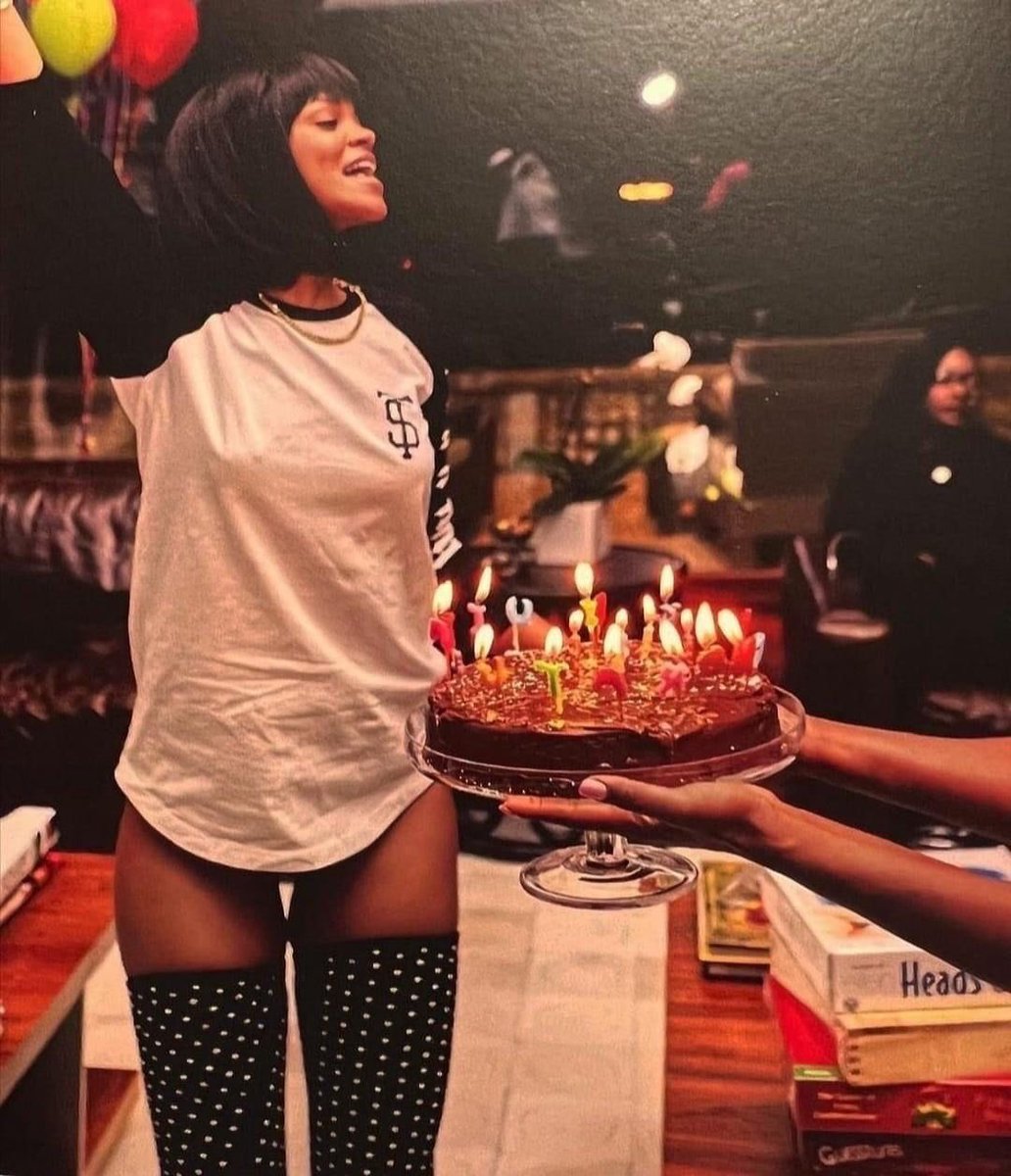 luanwantsu's tweet photo. Rihanna at her birthday in Aspen https://t.co/a1Ws4dGObe