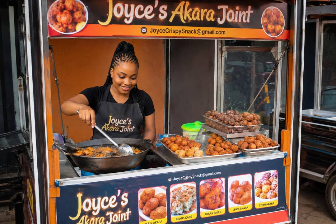 JoyceSolom7782's tweet photo. If you're looking for me, I'm at my akara stand. 😂
Please don't ask for credit. Don't price me. Just point at the flavor you want and pay. 🤣 https://t.co/aouvtQLrlt