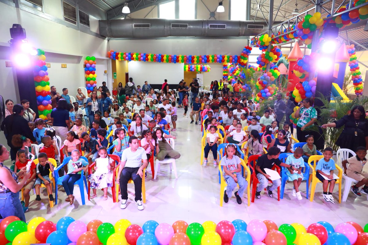 juntacentral's tweet photo. 🩺🎈 ¡Un día dedicado a la salud, el bienestar y la diversión! 💙

La Junta Central Electoral, a través de la Dirección de Gestión Humana, realizó la Feria de Salud y Bienestar Infantil 2026, una jornada dirigida a los hijos e hijas de nuestros colaboradores y colaboradoras para promover su bienestar en un ambiente de aprendizaje y sana convivencia.

La jornada contó con la participación de los miembros titulares de la #JCE Dolores Fernández Sánchez y Rafael Vallejo Santelises, así como del director de Gestión Humana, Ariel Liranzo, quienes compartieron con las familias y reafirmaron el compromiso de la institución con el bienestar de su capital humano y sus seres queridos.