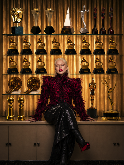 vinopaloser's tweet photo. é tão lindo ver que usam a gaga de regua pra qualquer artista, feito, lançamento. LINDO ISSO https://t.co/REG0qfE1aH