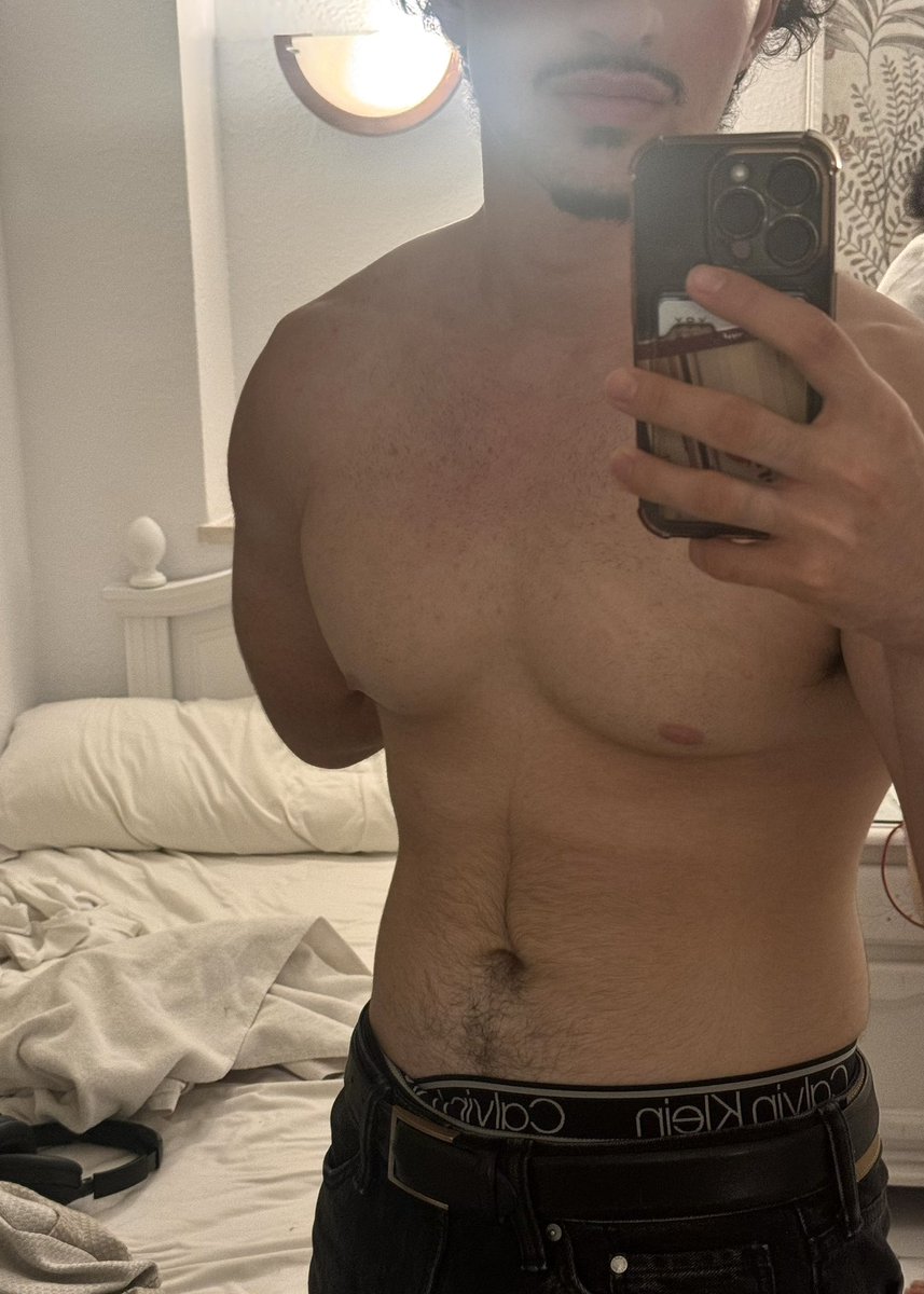 davduchis's tweet photo. Vacation body 😛😛 https://t.co/7zKCLMKyZe