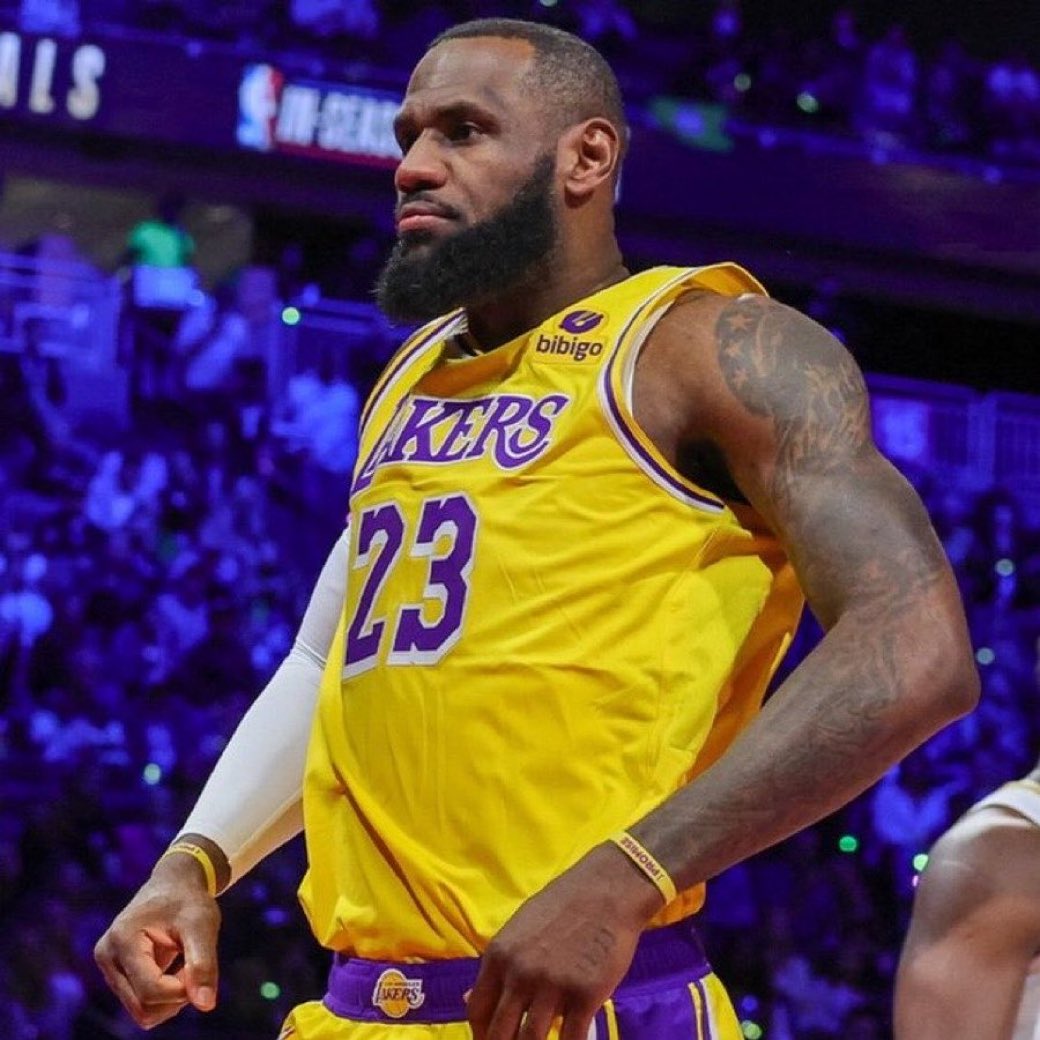 TheHoopCentral's tweet photo. REPORT: 27 different teams have inquired about LeBron James, per @mcten https://t.co/wdhkQI9f8I
