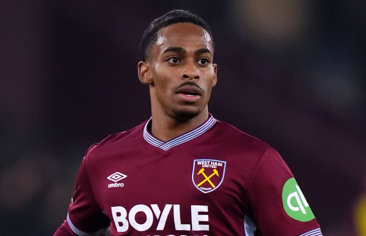 mufcMPB's tweet photo. 🚨 Crysencio Summerville is under consideration at Manchester United but negotiations club-to-club or with the player’s agents have NOT started, as of now. United’s focus is on midfielders. #MUFC [@FabrizioRomano] https://t.co/c60zt11JZN