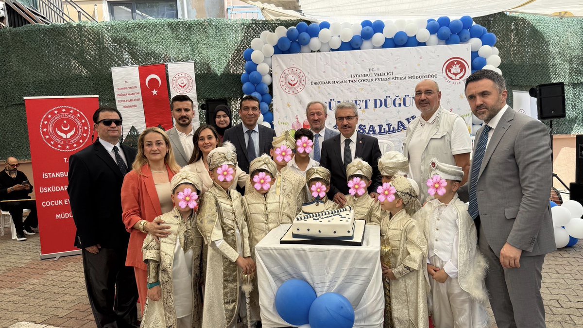 mhpuskudar34's tweet photo. Üsküdar Kaymakamımız Sn. Adem Yazıcı ve İlçe Başkanımız Sn. Mustafa Gider; Üsküdar Hasan Tan Çocuk Evleri Sitesi tarafından düzenlenen toplu sünnet törenine katıldılar. 

🧿🧿🧿

@BBvolkanyilmaz https://t.co/Q7qwoUjbNp