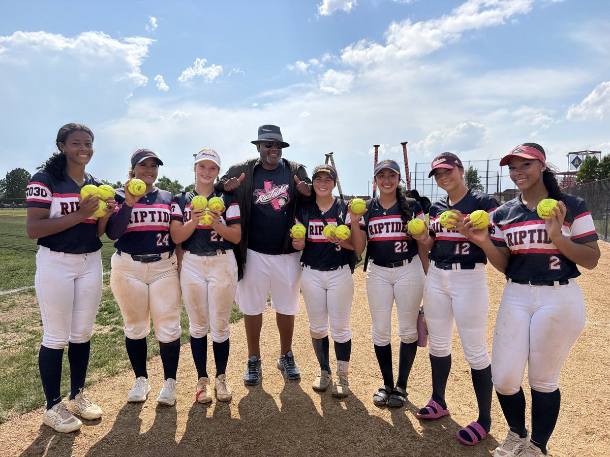 TxRiptide07's tweet photo. @SamCamp50 @CujoTheBeast17 @triplecrownspts https://t.co/AKjl77bBsX