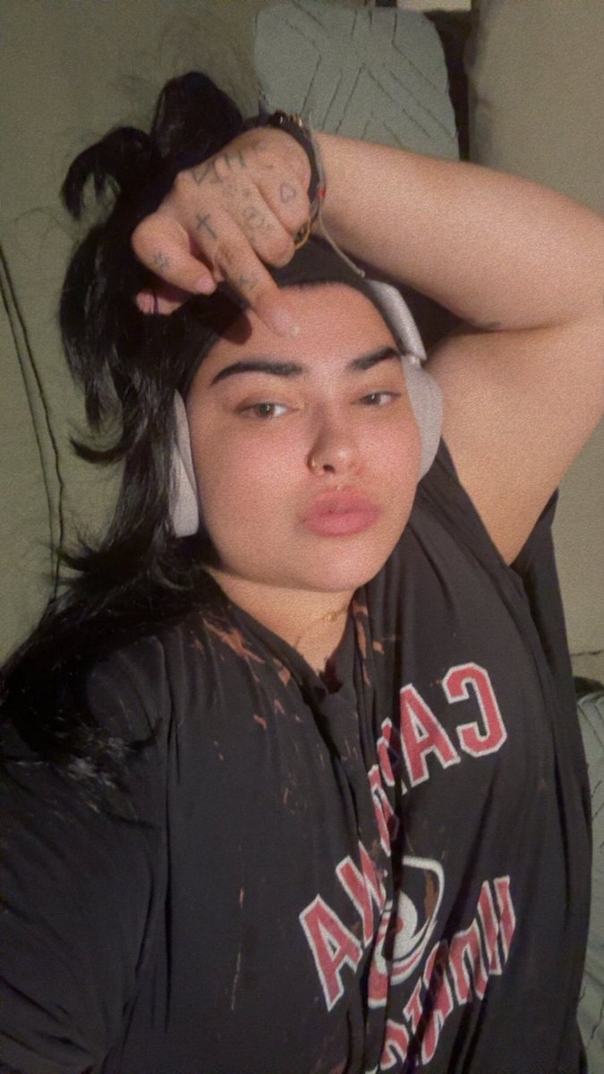 htmlhex999's tweet photo. i’m in my hair dye shirt cause it is the lightest arrival of clothing i own. 

im sure you know how you can make my day better. https://t.co/B5bEyPc31z