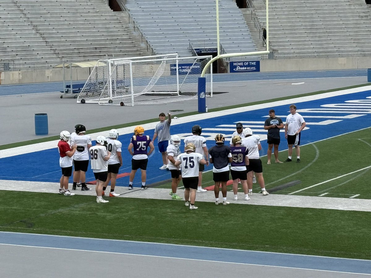 Brenden51Harris's tweet photo. Last Saturday I had the honor and privilege of attending the football camp @DrakeBulldogsFB and since I am still healing from my broken wrist I was not able to give 100%. For that I apologize. Thank you @MattWalkerDU for being such a gracious host and putting on a great camp. I learned a lot and I appreciated the opportunity.