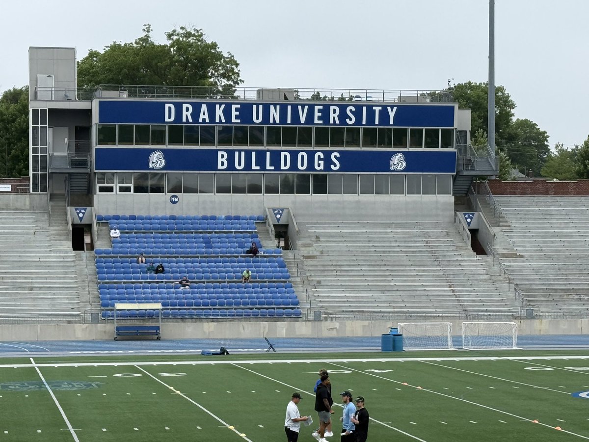Brenden51Harris's tweet photo. Last Saturday I had the honor and privilege of attending the football camp @DrakeBulldogsFB and since I am still healing from my broken wrist I was not able to give 100%. For that I apologize. Thank you @MattWalkerDU for being such a gracious host and putting on a great camp. I learned a lot and I appreciated the opportunity.