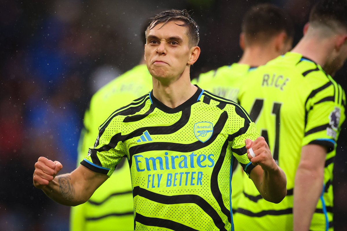 TalkingHighbury's tweet photo. Besiktas have made an offer of €18m + €2m to Arsenal for Leandro Trossard.
[@yagosabuncuoglu via @DTalkingArsenal] https://t.co/vMkPTAQN3P