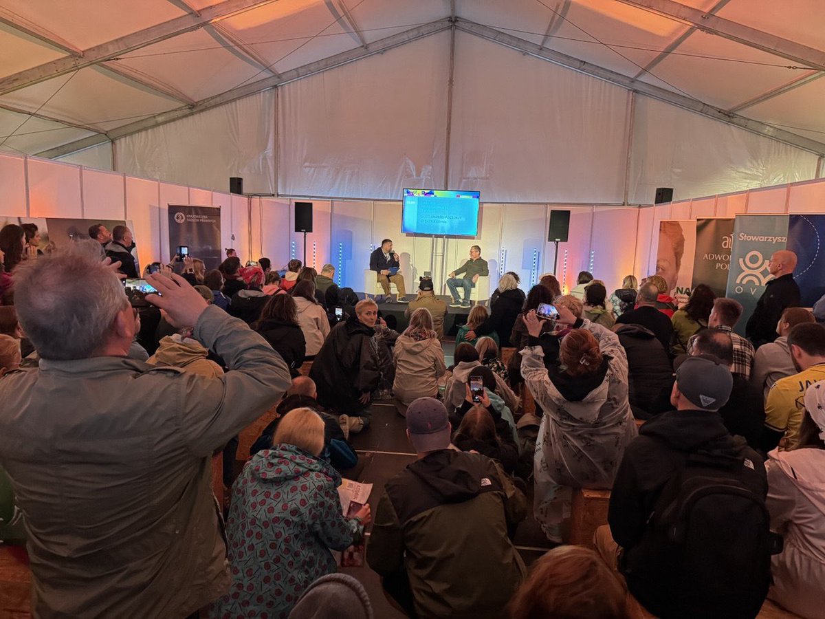 poczobut's tweet photo. Dziś na Festiwalu Open’ER rozmawialiśmy z Tadeuszem Szemiotem o wolności i niewoli, nadziei, Związku Polaków i przyszłości Białorusi. Ale prawdziwą gwiazdą wieczoru jest THE Cure i stary dobry Robert Smith :) Wiadomo, „Boys dont cry!” https://t.co/XDRrFsN48L