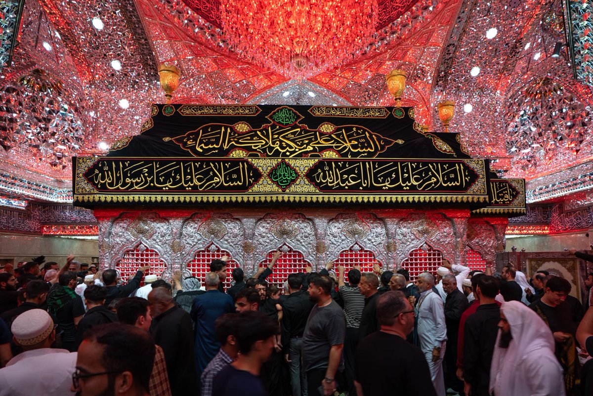 HussainHas93221's tweet photo. 🏴كُل قلبِ يَهْفو شوقاً للطُفوفْ ...
مُحْرِماً يَأتي يُنادي وَيَطوف
أيُ عشقٍ حَشَّدَ النَّاسَ صُفوفْ ...
فَأتت صَفاً فَصَفاً بِالأُلوف
إِنَّها تَدعو ومِنْ قَلبٍ حَزين ...
ليْتَنا كُنَّا مَعَ ابنِ الخِيْرَتيْنِ🏴💔 https://t.co/3hbkDSuTW6