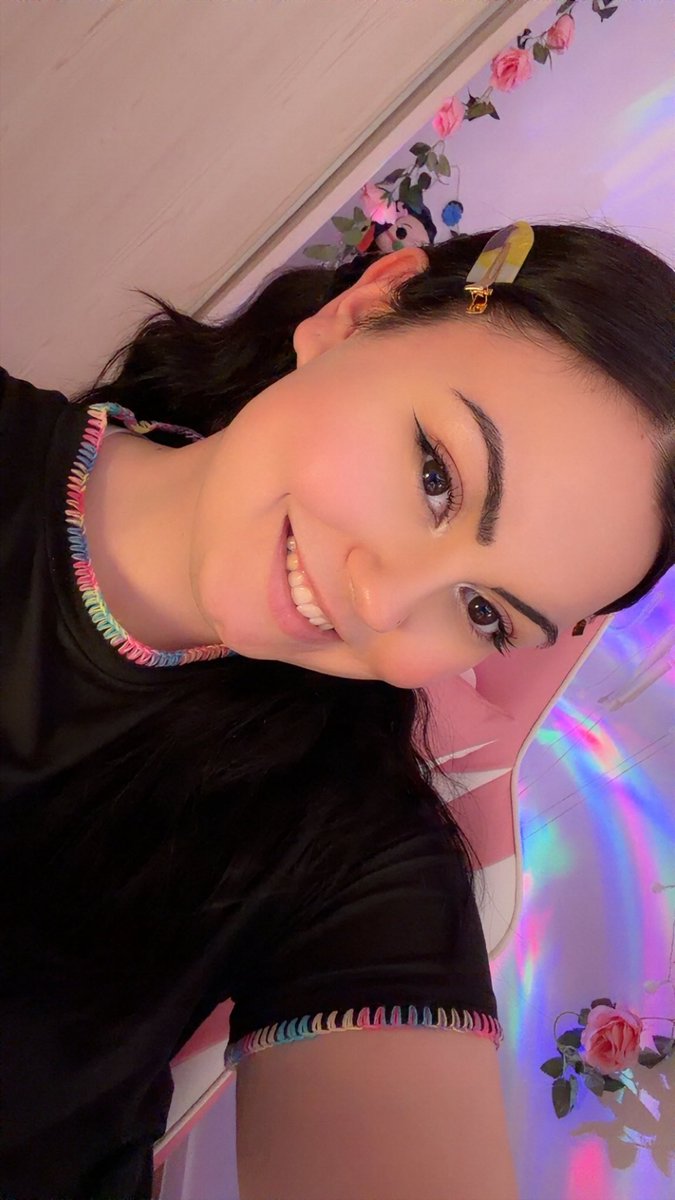 RoseyAy1009's tweet photo. Sleepy me https://t.co/1x9eFn4Xqg