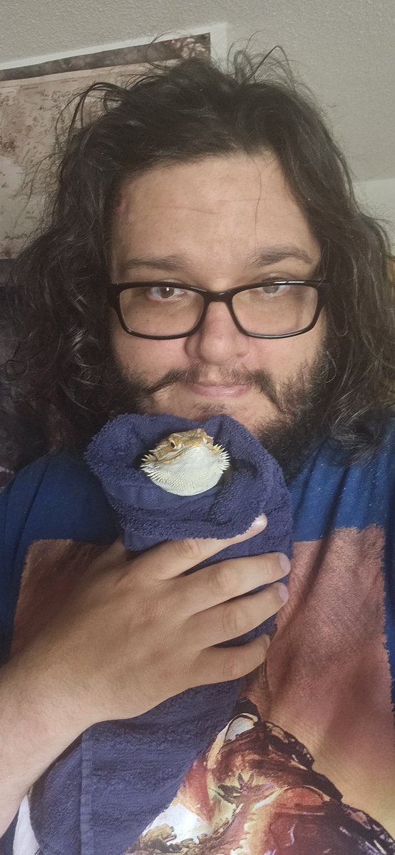 ShadowReaper35's tweet photo. Me and my bearded dragon taking her out for her daily walk and also her being a beardie burrito https://t.co/klN5olUDER