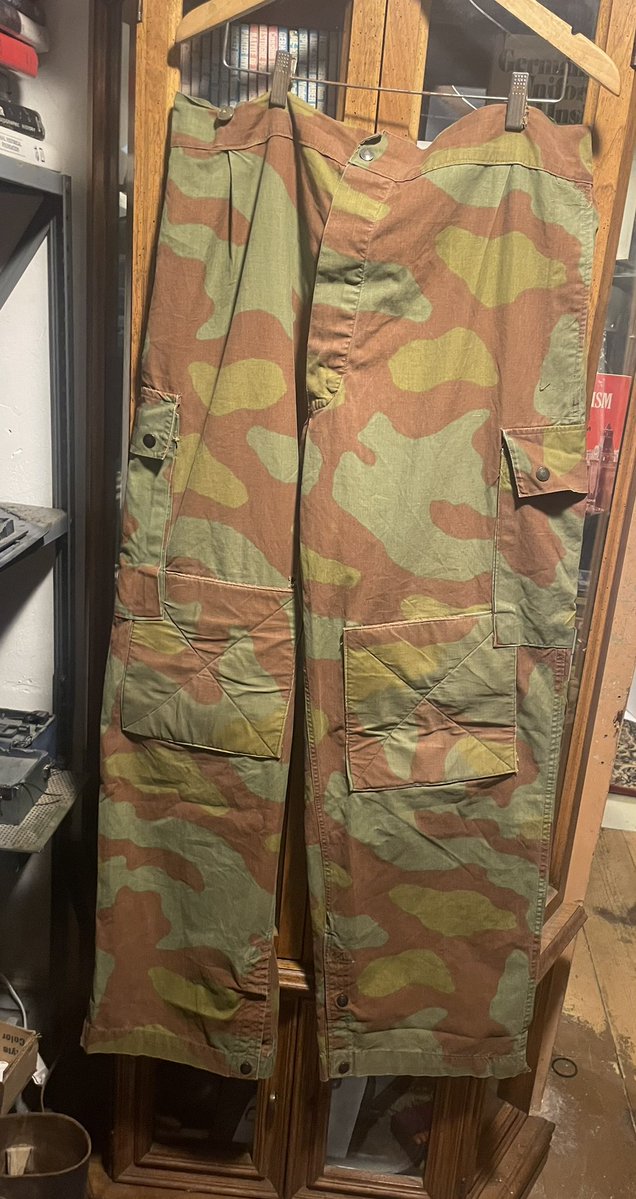 _PhatCat72_'s tweet photo. Giant Italian pants https://t.co/EBywEb3dJj