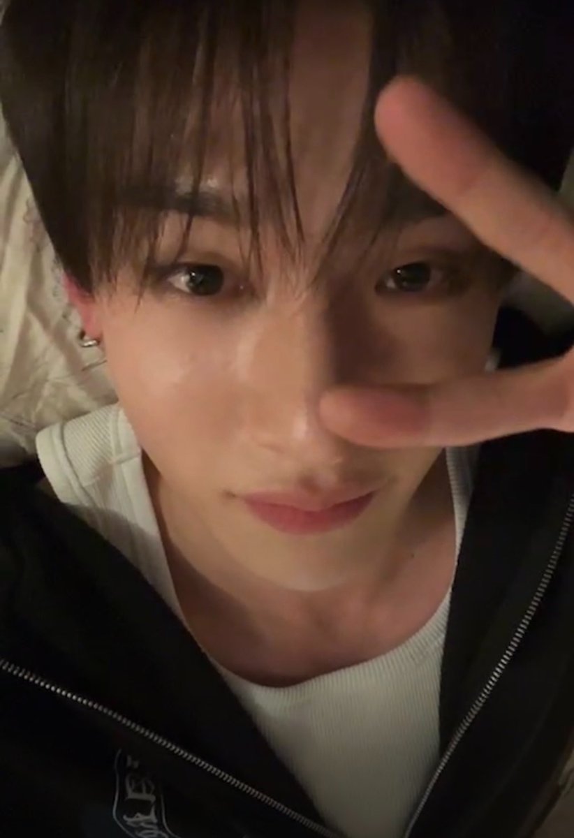 CHANBAHNGLOOKS's tweet photo. https://t.co/eibW9dbIkV