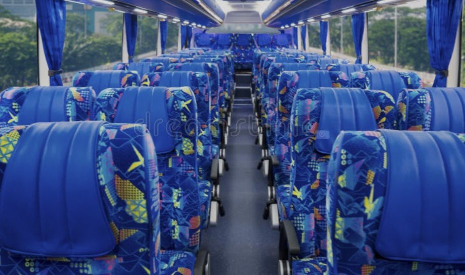 _kndll_'s tweet photo. En Colombia nos encanta viajar en bus, recorrer todos los rincones del país en un coche con baño, televisor y olor a vomito, es como sentirse en casa. Por eso, este año la selección Colombia le rinde homenaje a todos esos buses y a sus choferes. Que nos lleven a la gloria. https://t.co/DUo4MvUzmv