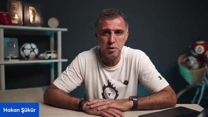 gundem_1907x's tweet photo. Fetöcü Hakan Şükür: “3 Temmuz Olmasaydı Fenerbahçe Şu an Galatasarayın Çok Çok Önünde Olurdu ve Galatasaray Adeta Bitmiş Olurdu. Fenerbahçe’nin Önünü Kesmek ve Fenerbahçe’yi Bitirmek İçin 3 Temmuz Kumpasını Hep Beraber Kurdular. Galatasaray Taraftarları, 3 Temmuz’un Kıymetini Çok İyi Bilmeli. Galatasaray’ın 3 Temmuzdan Sonra Kazandığı Şampiyonluklar Araştırılırsa Bütün Şampiyonlukları Elinden Alınır. Galatasaray 3 Temmuz’u Yapanlarla Yol Yürümeye Devam Ediyor.”