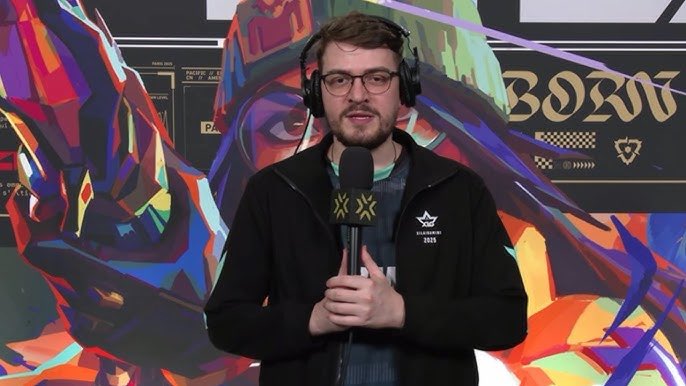 RocketBullets's tweet photo. Paper Rex assistant coach Wendler 🇺🇸 and XLG head coach hvoya 🇷🇺 have both reported complaints of suspicious people entering the coaching booth DURING matches, despite no entry being allowed

Wendler 🇺🇸 even stated that he was robbed when the lights went out.

@EWC_EN ?? https://t.co/6cah2sF0ZS