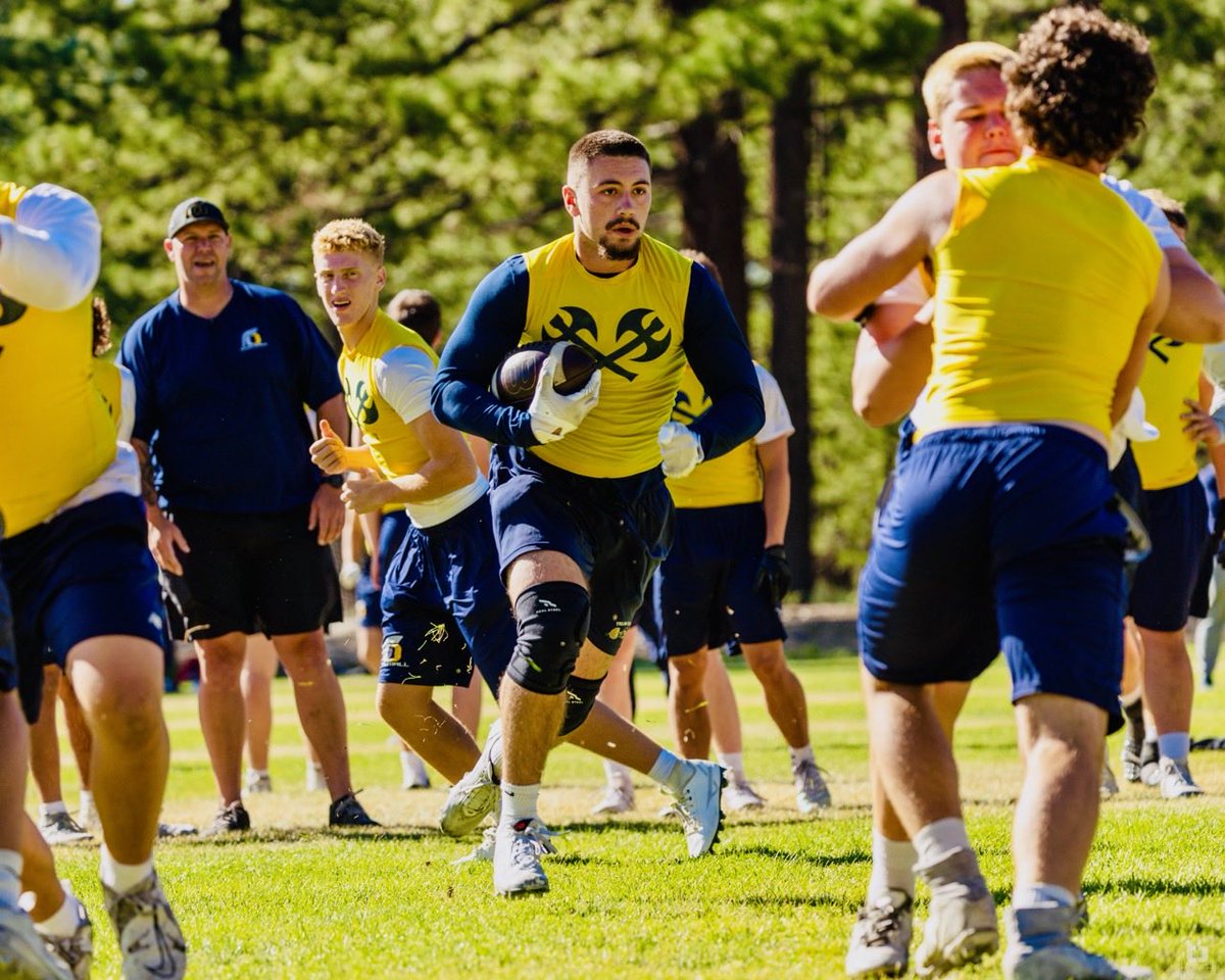 DylanEsten's tweet photo. Had an awesome time at the @LakeTahoeFBCamp with my team, was great to compete in both 7v7s and Trench 
Wars (Camp Champions)! @coachtoakridge @ORHS_Football https://t.co/OAczqspNpt