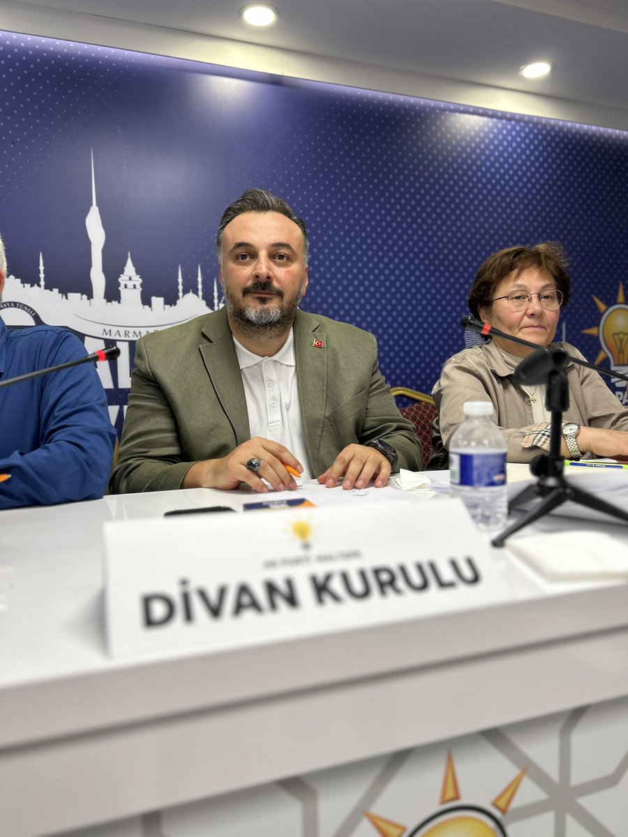 Behadir's tweet photo. Danışma Meclisi Toplantımızı, teşkilatımızın kıymetli dava ve yol arkadaşlarıyla büyük bir birlik ve beraberlik içerisinde gerçekleştirdik. İlçemizin geleceğine dair hedeflerimizi, yol haritamızı ve çalışma planlarımızı hep birlikte değerlendirdik. İlk günkü heyecan, azim ve kararlılıkla Maltepe’miz için durmadan çalışmaya devam ediyoruz. Katılım sağlayan ve katkı sunan tüm dava arkadaşlarıma gönülden teşekkür ediyorum. Birlikte daha güçlü, birlikte daha güzel yarınlara inşallah. 🇹🇷💡