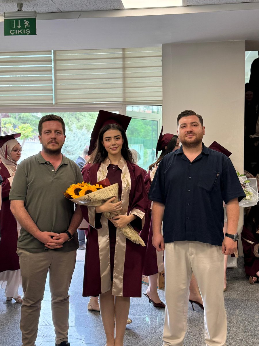 MAYAGencDusunce's tweet photo. Bugün akademik hayatlarını başarıyla tamamlayıp diplomalarını almaya hak kazanan Yönetim Kurulu Üyelerimiz;

Av. İdris Ay
Av. Zeynep Kayacı
Av. Simay Canatar
Dr. Büşra Ceyhan
Av. Sude Naz Tonga'yı gönülden tebrik eder, çalışma hayatlarında üstün başarılar dileriz.

Bizler, bu ülkenin aydınlık geleceğine ekilmiş tohumlarız. Cumhuriyete ve onun değerlerine bir ömür boyu sahip çıkacak; çalıştığımız kurumlarda demokrasinin ve bilimin ışığında hizmet etmeye ve ülkemizi daha güzel yarınlara taşımak için kararlılıkla yürümeye devam edeceğiz. Maya Genç Düşünce Platformu.