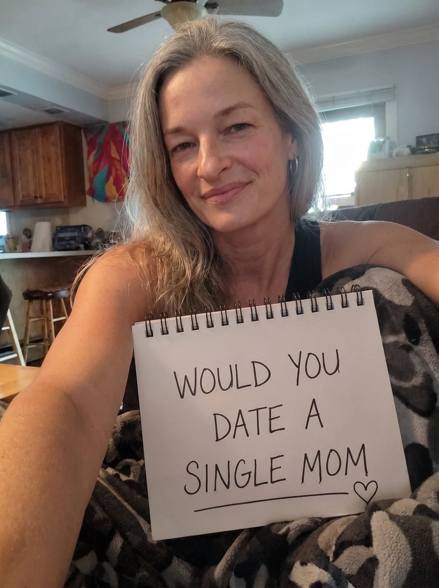 hayes_nata3's tweet photo. Would you date?? https://t.co/uU1LrbuXzY