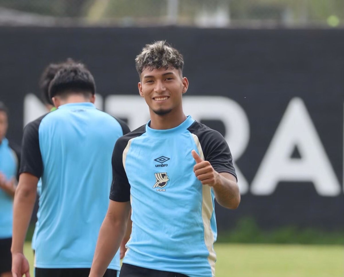 CdDeportiva_gt's tweet photo. ¡ 😱 SELECCIÓN SUB 21 GOLEÓ AL EQUIPO MAYOR DE LOS CREMAS 👻 ! 

En el Estadio CEMPRO, la Selección Sub 21 del DT Willy Olivera, que se prepara para los Juegos Centroamericanos y del Caribe goleó 6-0 al equipo mayor de Comunicaciones. 

Comunicaciones 0️⃣ 🆚 6️⃣ Guatemala U21 

Paulo Motta en 4 ovaciones 
Gabriel Grajeda 0-5 
Jhoshua Trigueño 0-6 

#CDGT #VamosGuate