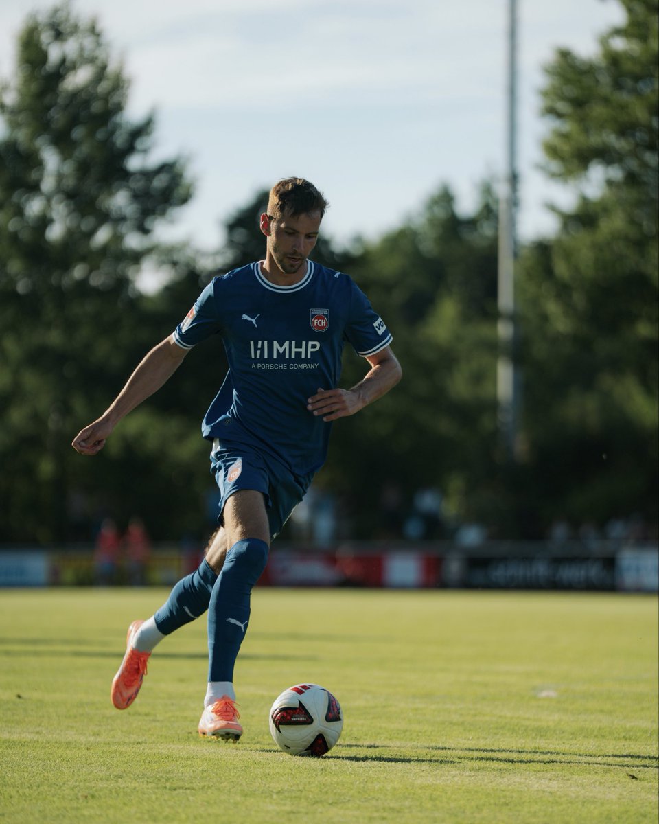 FCH1846's tweet photo. Premiere im neuen Trikot! 💯 https://t.co/PRJuanOzcw