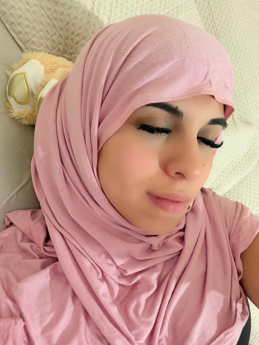 SousHijab's tweet photo. Ça te ferait bander si je t'envoyais des photos avec mon voile et des vêtements moulants ? https://t.co/wwfH3Fzcec