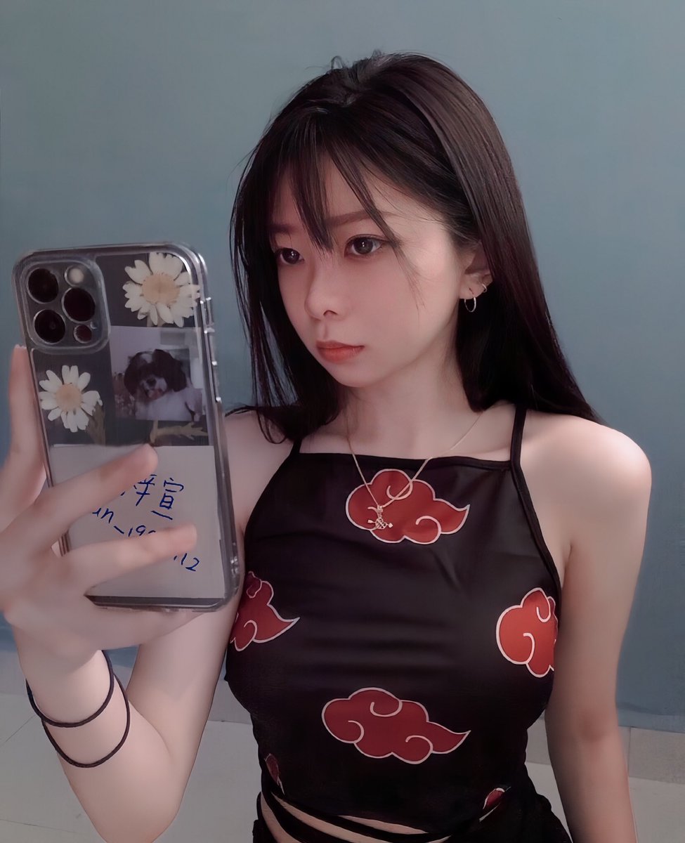 QlingChloe's tweet photo. 穿這件在路上走 ���人說我像綱手奶奶
到底是哪裡歪掉了 我明明扮的是小南啊ಠ_ಠ
#穿搭 #嘉義 #體力挑戰 https://t.co/GyaqdRB5oh