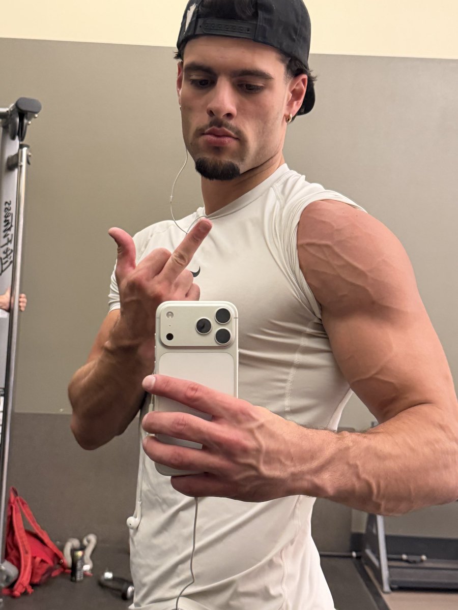 MasterSnow113's tweet photo. Master Snow🤑

#cashmaster #drains #findom https://t.co/7r5pbsl10T