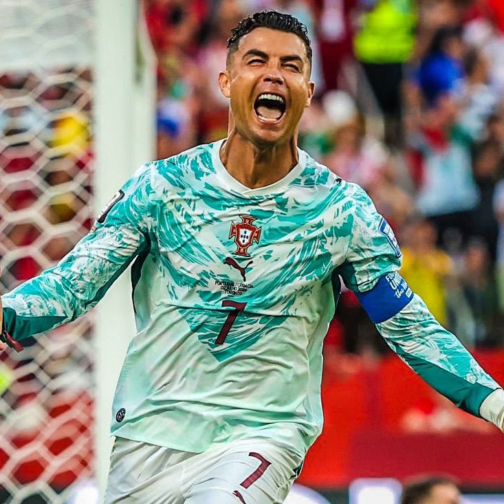 lefootsimple's tweet photo. 🚨🇵🇹 PERFORMANCE !

Cristiano Ronaldo (41 ans) entre encore un peu plus dans l’histoire 😳🏆

Il devient le joueur le plus âgé à marquer en phase à élimination directe de Coupe du monde ! https://t.co/Qcl3ZXfRfP