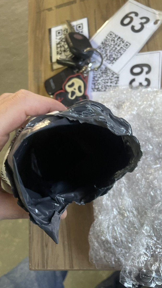 AlefAdley's tweet photo. Eu tô muito triste, comprei um fogão por indução no @MercadoLivre , chegou hoje um pacote vazio com plástico bolha 😞😭 já vendi o meu outro fogão, porque iria ter esse novo, agora por sim estou sem fogão. @Anitta Ajuda aí https://t.co/4PNGNvfAsE