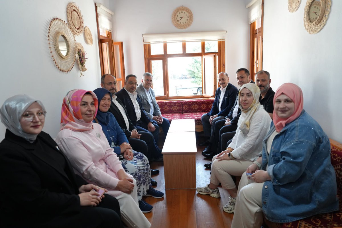 Tesankara8's tweet photo. Sayın Bakanımız Vedat Bilgin ile Çubuk’tan güzel bir hatıra.

Kıymetli sohbetleri ve nazik ilgileri için kendilerine teşekkür ediyor, saygılarımızı sunuyoruz.

Coşkun KAYA 
Türk Eğitim Sen Ankara 8 No'lu
Şube Başkanı https://t.co/X8zR6b9KPg