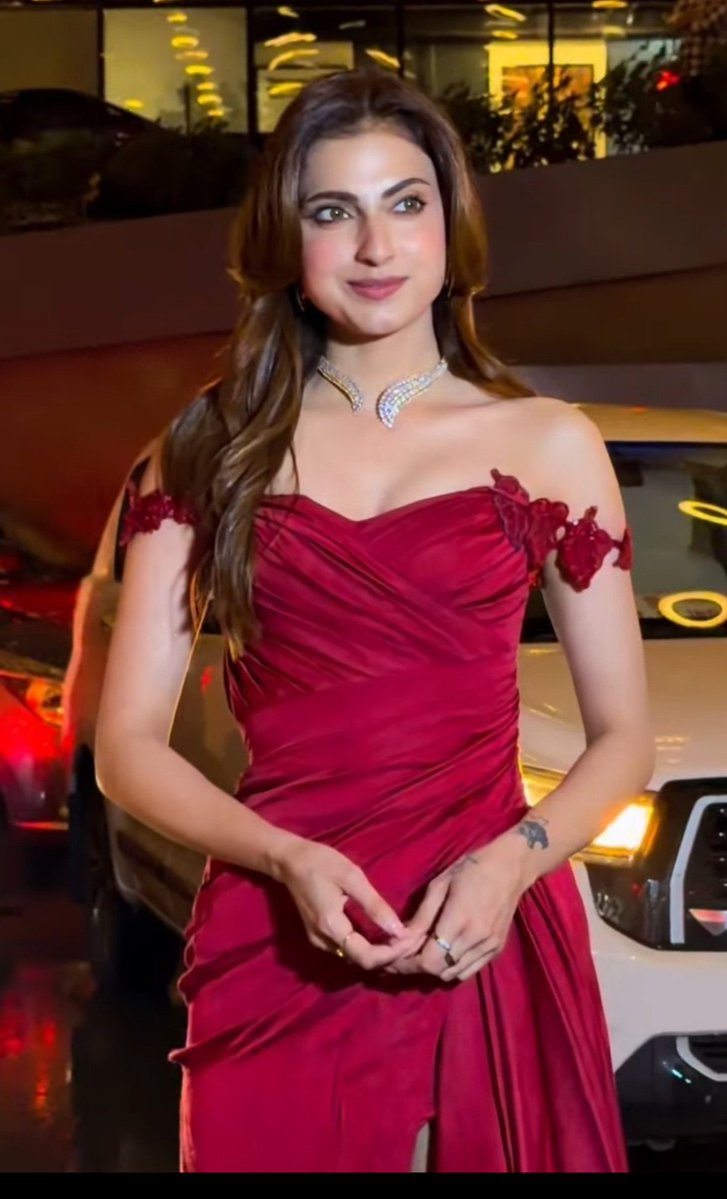 LOVE_PRI_'s tweet photo. @Geetu_Hana X is painted RED today! 

She won the Trendsetter of the Year award for a reason. Now let’s show everyone why!! 

Quote this tweet with:

TRENDSETTER FARHANA

#FarrhanaBhatt #FarrhanaRebellions https://t.co/KQAO1pwiHx