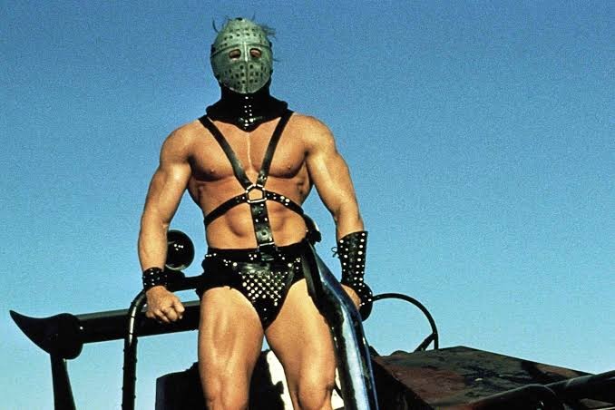 g1's tweet photo. Kjell Nilsson, vilão de 'Mad Max 2', morre aos 76 anos #g1 https://t.co/8ZT62368u3 https://t.co/2yqMqDP6Xx