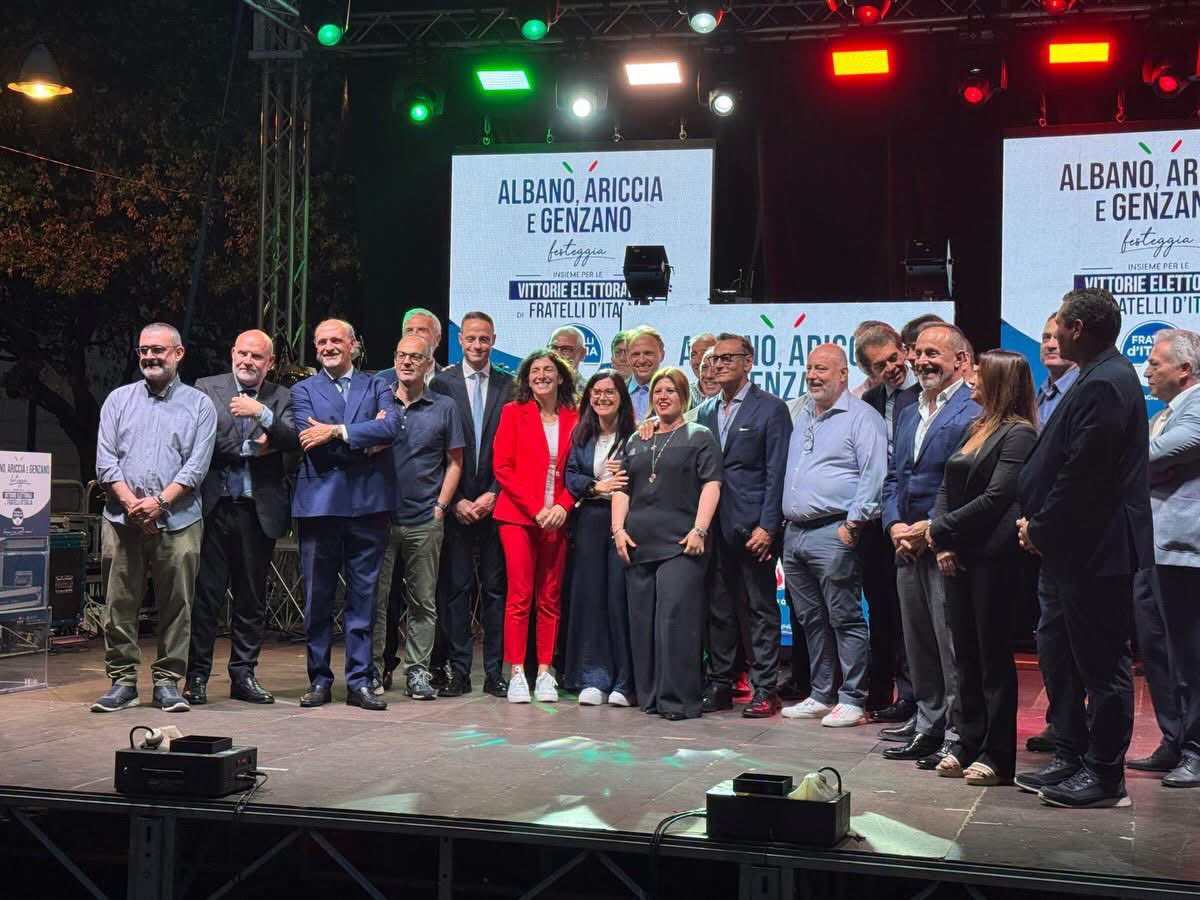 LCiocchetti's tweet photo. Ieri sera ad Albano grande festa di popolo con il ministro Francesco Lollobrigida  Giancarlo Righini  e Marco Silvestroni per festeggiare i sindaci eletti ad Albano , Ariccia e Genzano : Massimo Ferrarini , @gianlucastaccoli e Fabio Papalia . Massimiliano Maselli Palazzi Edy Giovanni Libanori . Fratelli d'Italia  #territorio #classedirigente