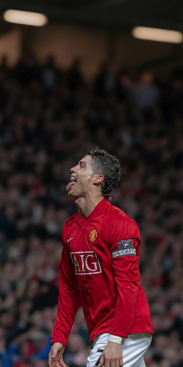 Itd7x's tweet photo. اقولها الان مثل ماقلتها بالسابق .. 

سواء حقق كريستيانو كأس العالم او لا .. 
اسطوريته صنعها بنفسه وصنع ارث لمنتخبه الي ماعمره وصل منصات التتويج من قبله ولا بيوصلها من بعده الناس ادركت ان البرتغال فقط كريستيانو ومن بعده بترجع زي قبل سيظل انجازها بثلاث بطولات مرتبط بكريستيانو فقط ..

لاعب نجح بثلاث دوريات عظمى 
لاعب نجح بالابطال بنادين مختلفة
لاعب هداف ثلاث دوريات كبرى 
لاعب هداف 4 دوريات مختلفه 
لاعب اثبت شخصيته ضد كارهين له ورد عليهم

اقسم بالله اني راضي اتم الرضاء بلي قدمه 
لي كشبيح ومتابع له عبر السنين .. 

#Viva_Ronaldo